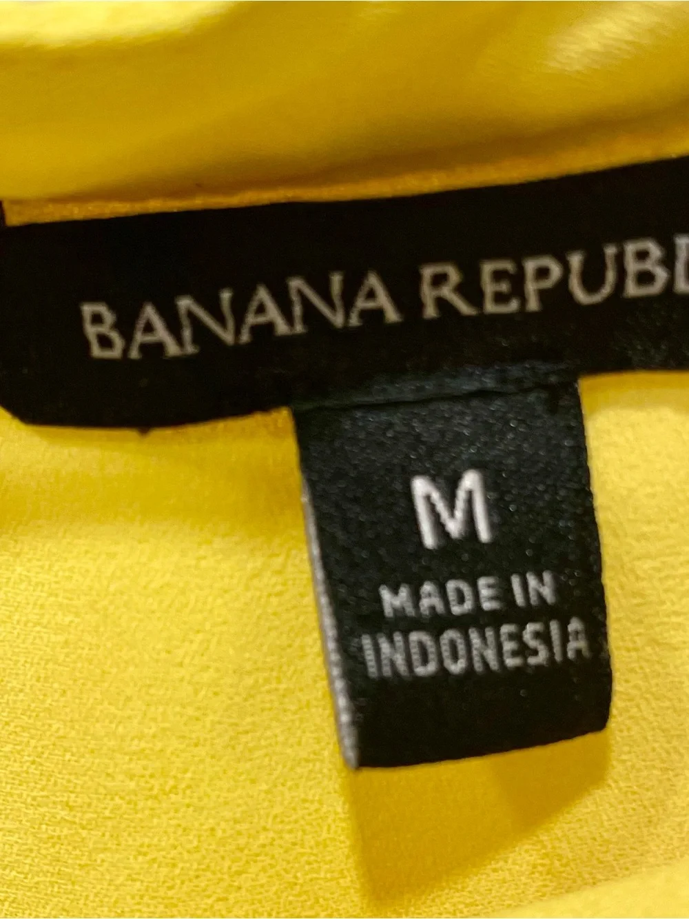 Banana Republic Bright Yellow Sleeveless Blouse Button Detail Top Size Medium - Picture 3 of 6